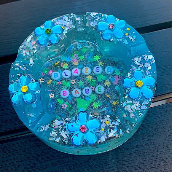 Blazed Babe Jelly Ashtray - Picture 2 of 3